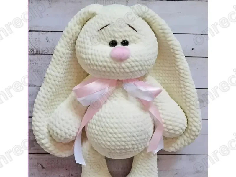 Amigurumi bunny crochet pattern with shaped face and ears