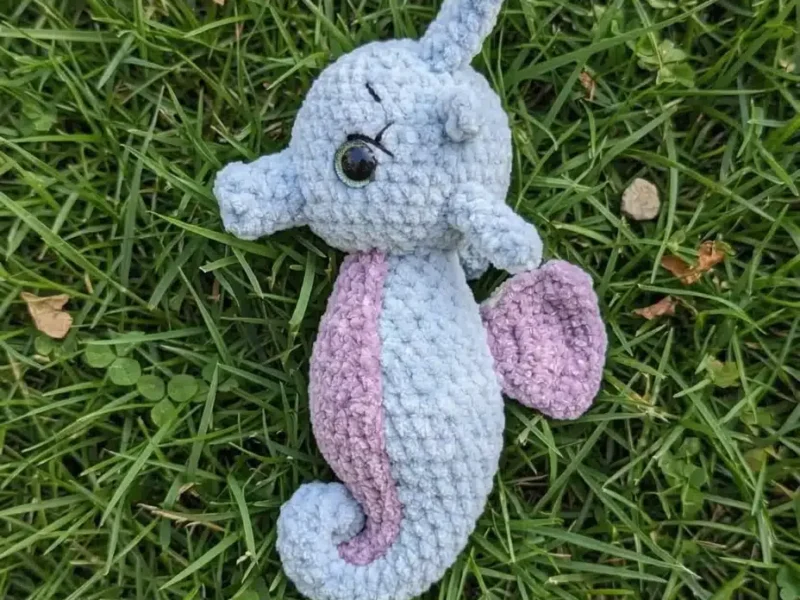 How to crochet a baby seahorse amigurumi