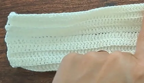Beginner crochet pouch with button closure — photo 3