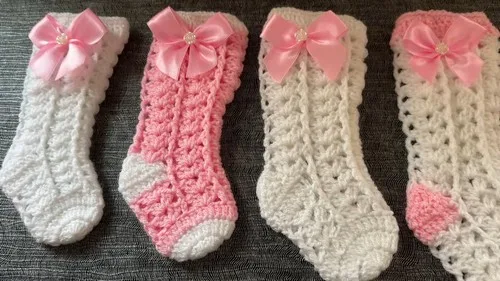 Crochet baby socks pattern with V-stitch body in four sizes — photo 2