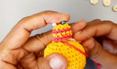 Crochet Bee Keychain: A Sweet Amigurumi Pattern — photo 3