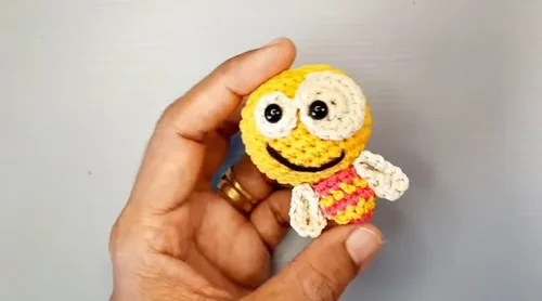 Crochet Bee Keychain: A Sweet Amigurumi Pattern — photo 2