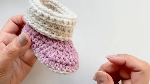 Crochet Easy Baby Booties Pattern for Winter Wear — photo 2