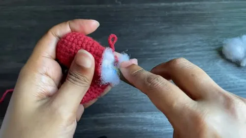 How to crochet an embroidered heart amigurumi — photo 3
