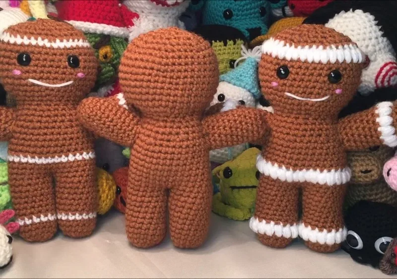 Crochet gingerbread man pattern with joined legs and body