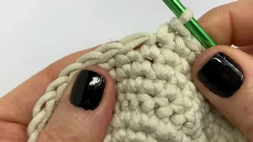 How to crochet a mini basket for keepsakes — photo 4