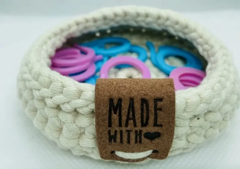 How to crochet a mini basket for keepsakes