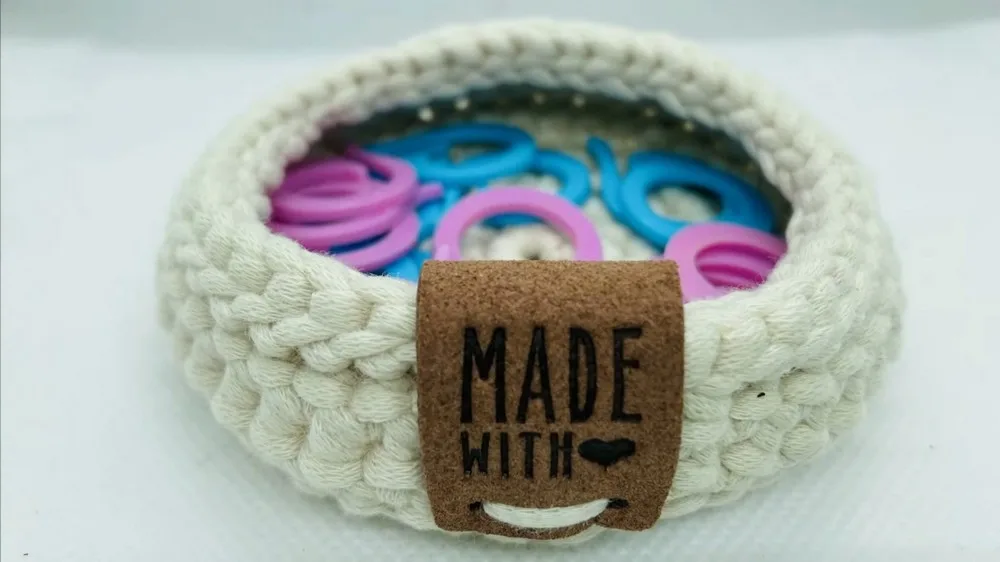 How to crochet a mini basket for keepsakes
