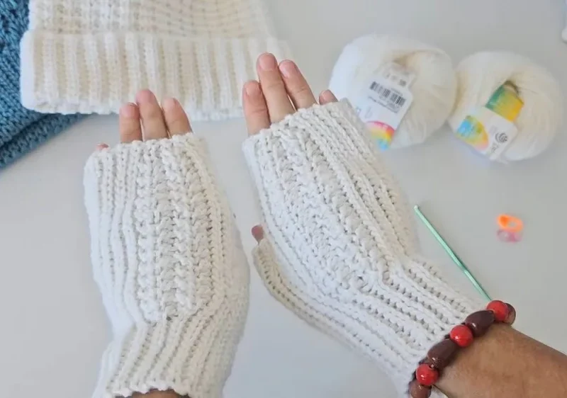 Easy Crochet Mittens Pattern with Anatomical Thumb (Slip Stitch Method)