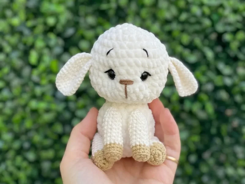 How to crochet a plush lamb amigurumi toy