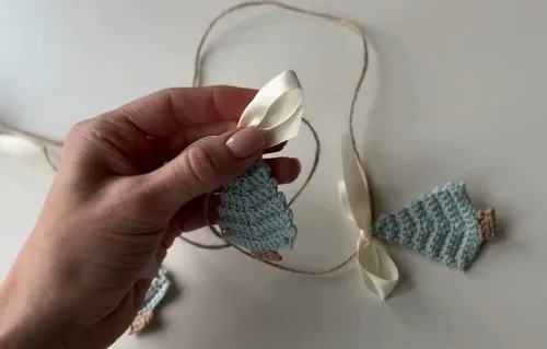 Crochet Tree Garland Pattern For Holiday Decor — photo 2