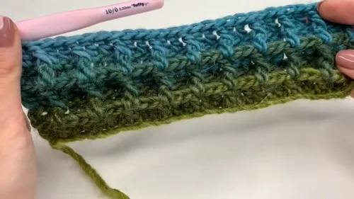 Crochet Waffle Stitch Cowl: Cozy Chunky Pattern