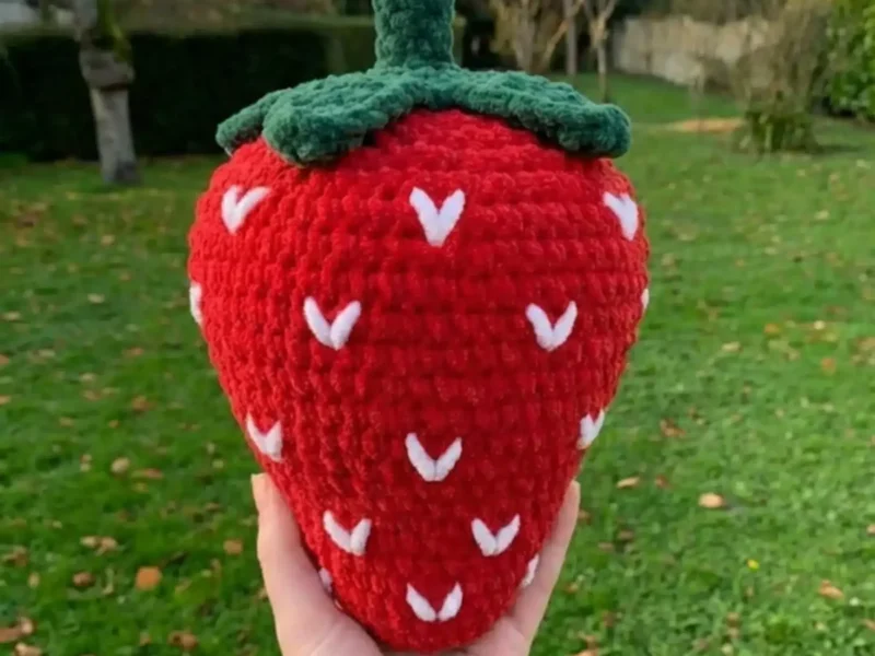 Giant crochet strawberry pillow pattern for beginners