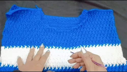 Men's Crochet V-Neck Sweater With Shaped Sleeves — photo 2