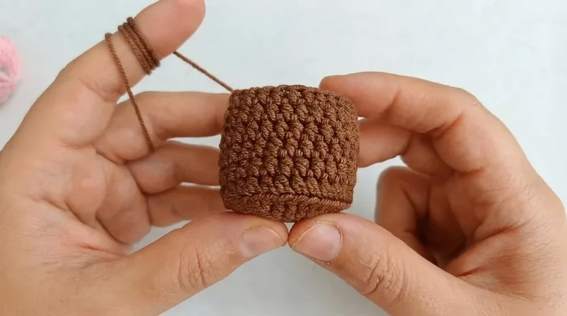 Mini Yarn Basket Keychain Crochet Pattern — photo 3